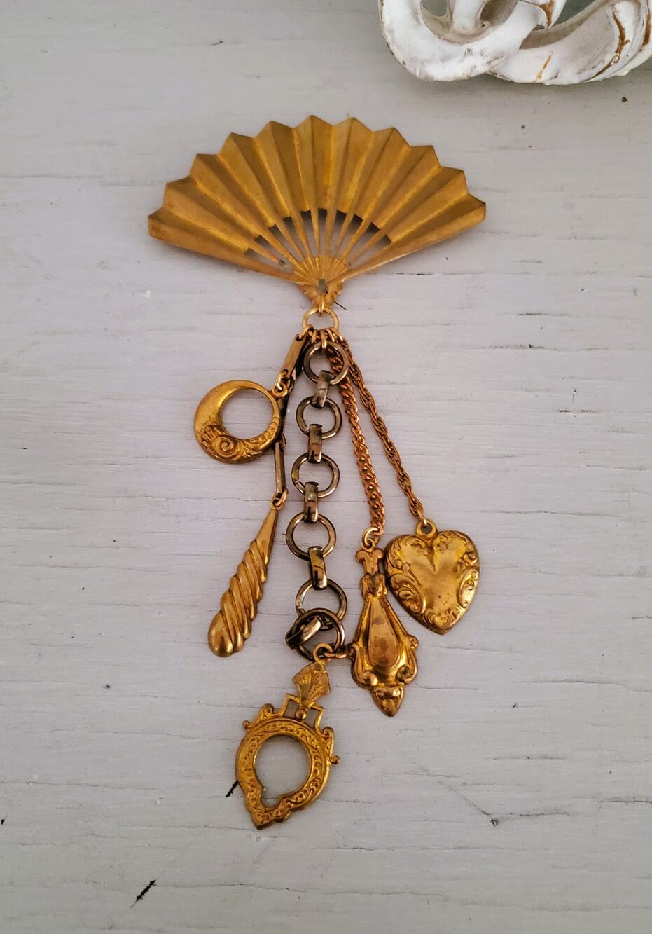 Vintage Gold-fill Fan Repousse Charm Dangle Pin Brooch